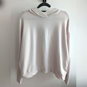 Uniqlo White/Cream Light Pullover Sweater